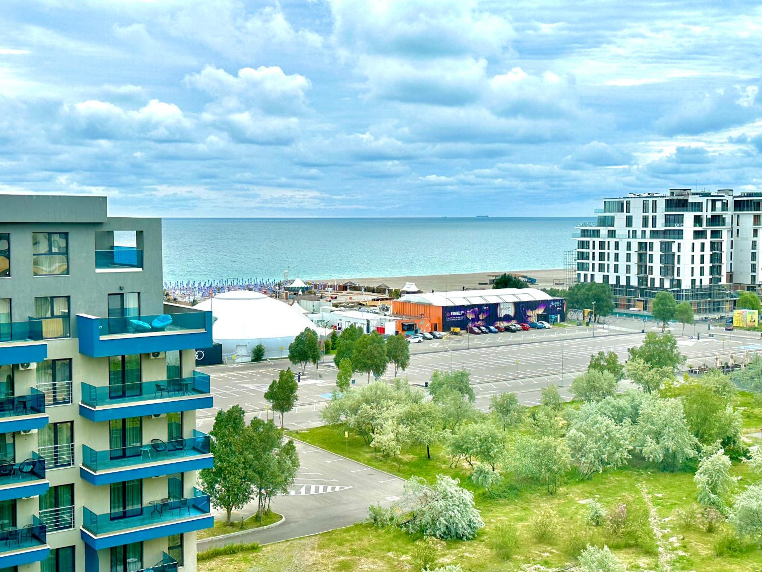 Summer Breeze Apartments