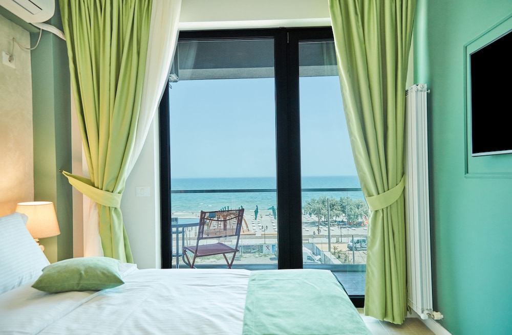 Smarald Apartment Spa N Pools Resort